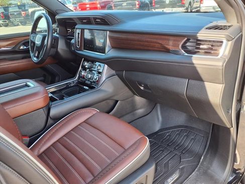 Used 2023 GMC Yukon XL Denali Ultimate w/ LPO, Floor Liner Package image 11