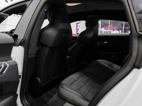 Used 2024 Audi e-tron GT Prestige image 38