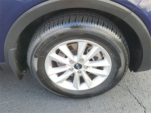 Used 2020 Kia Sorento LX image 16