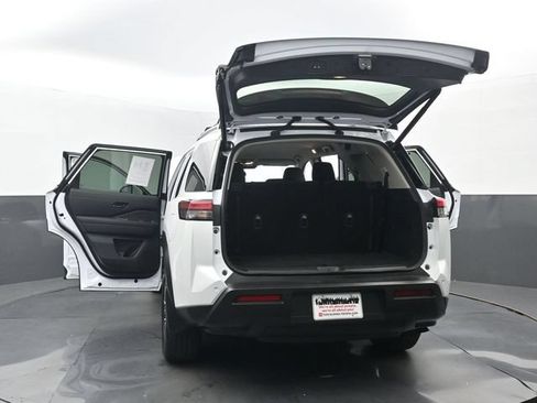 Used 2025 Nissan Pathfinder SV AWD/4WD image 37