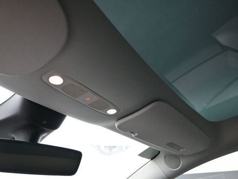 Used 2022 Tesla Model Y Long Range image 29