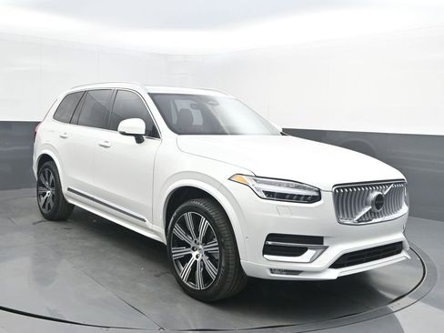 Used 2025 Volvo XC90 B6 Ultra w/ Protection Package image 8