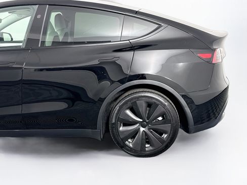 Used 2023 Tesla Model Y Long Range AWD/4WD image 43