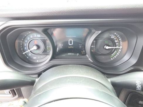 Used 2024 Jeep Wrangler Unlimited w/ Convenience Group AWD/4WD image 17