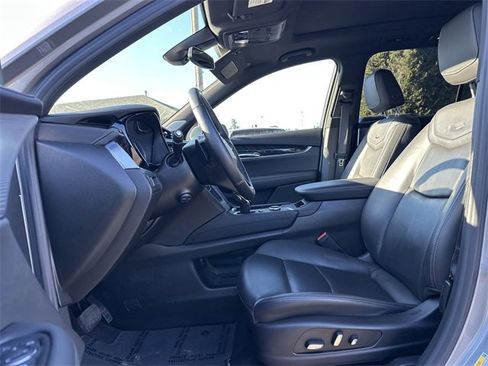 Used 2025 Cadillac XT6 Premium Luxury image 10