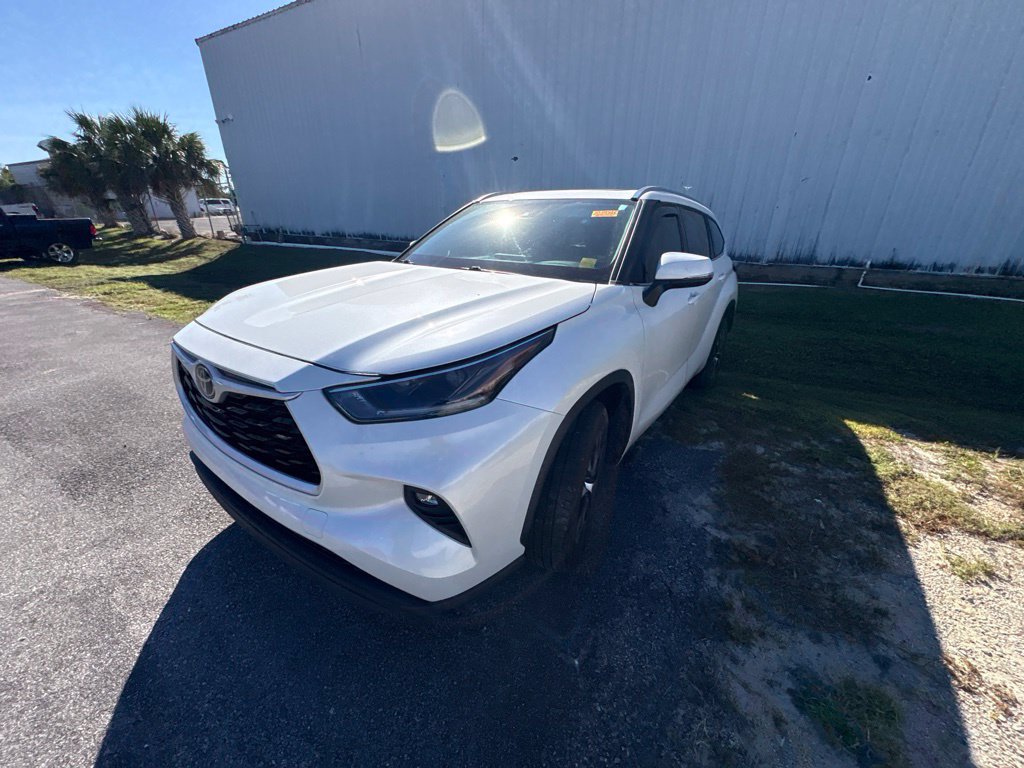 Used 2021 Toyota Highlander XLE FWD image 5