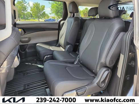 New 2026 Kia Carnival FWD image 11