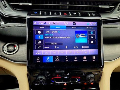 Used 2023 Jeep Grand Cherokee 4WD 4xe image 16