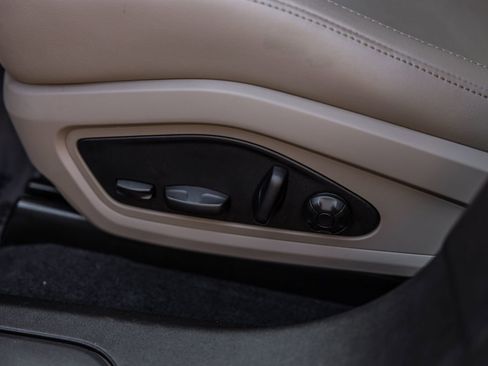 Certified 2024 Porsche Taycan image 18