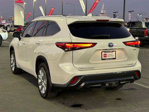 Certified 2021 Toyota Highlander Limited image 3