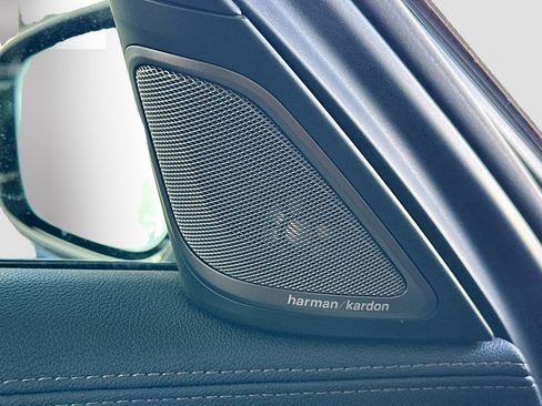 Used 2021 BMW 740i xDrive w/ M Sport Package image 19