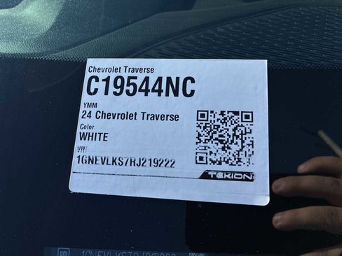 Certified 2024 Chevrolet Traverse RS image 35