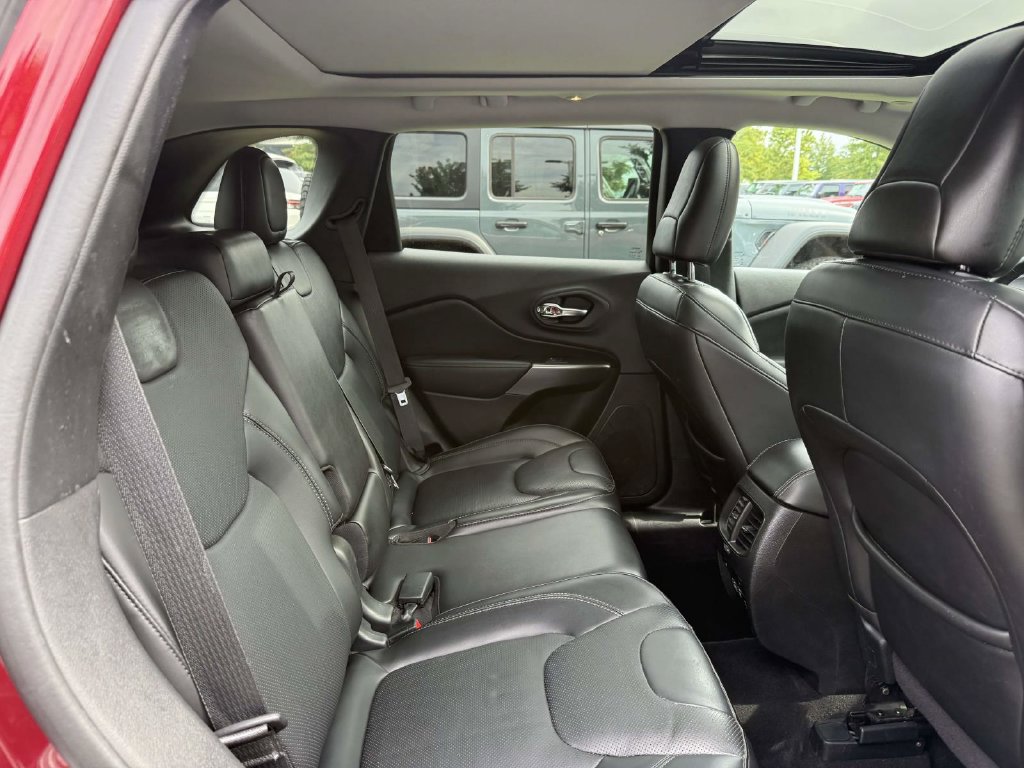 Used 2021 Jeep Cherokee Limited w/ Elite Package AWD/4WD image 16