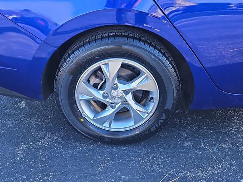 Used 2023 Hyundai Elantra SE w/ Cargo Package image 4