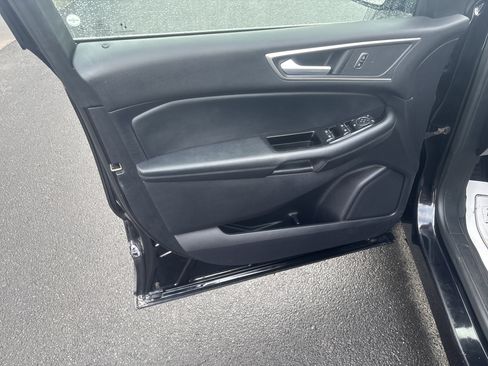 Used 2020 Ford Edge SEL image 16