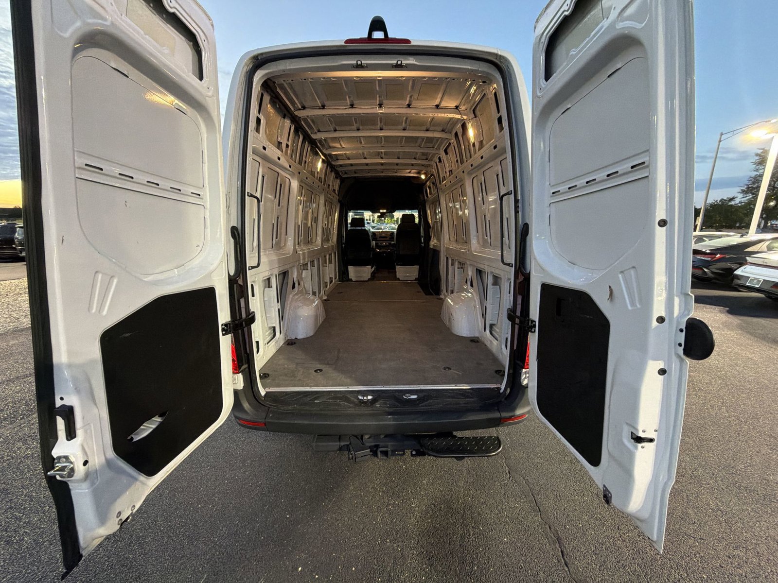Used 2025 Mercedes-Benz Sprinter 2500 image 21