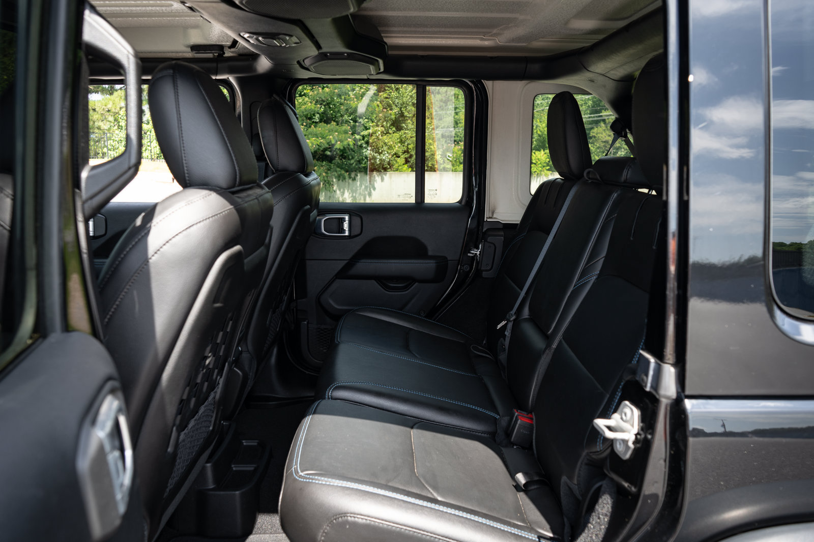 Used 2021 Jeep Wrangler Unlimited Rubicon 4xe w/ Cold Weather Group AWD/4WD image 18