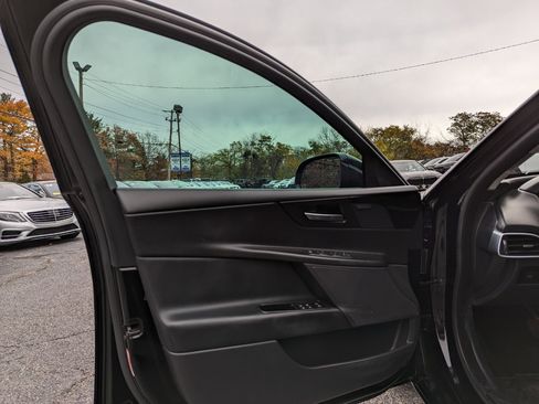 Used 2017 Jaguar XE Premium image 11