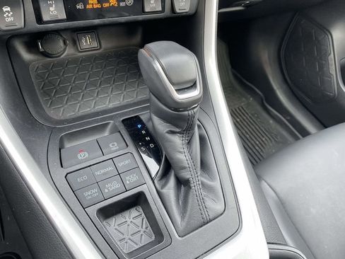 Used 2023 Toyota RAV4 XLE Premium image 44