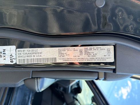 Used 2023 Jeep Grand Cherokee L Laredo image 37