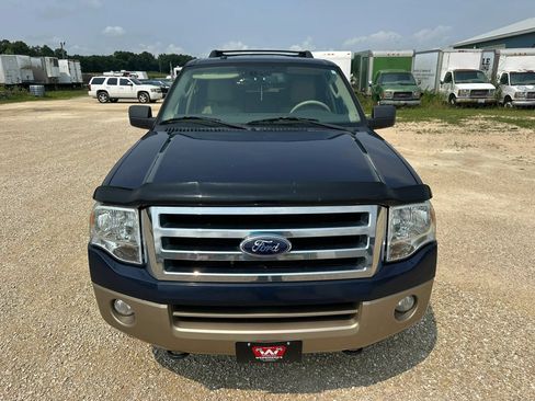 Used 2014 Ford Expedition XLT w/ Equipment Group 202A AWD/4WD image 3