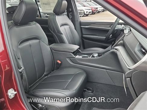 New 2025 Jeep Grand Cherokee Limited w/ Trailer Tow Package image 17