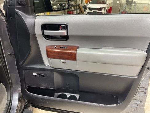 Used 2014 Toyota Sequoia Platinum image 62