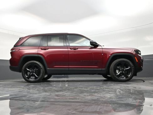 Used 2025 Jeep Grand Cherokee Limited w/ Black Appearance Package RWD image 26