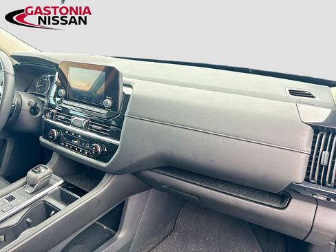 Used 2023 Nissan Pathfinder SV w/ SV Premium Package AWD/4WD image 35