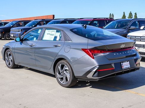 New 2026 Hyundai Elantra Limited FWD image 9