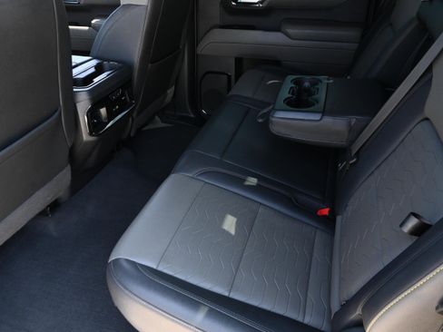 Used 2022 Chevrolet Silverado 1500 ZR2 w/ Technology Package image 11