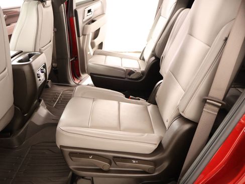 Used 2025 GMC Yukon Elevation w/ Elevation Premium Package AWD/4WD image 13