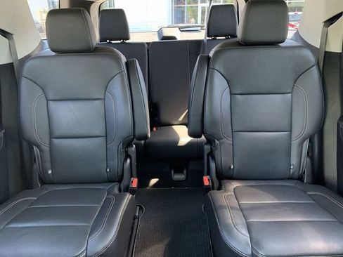 Used 2020 Chevrolet Traverse Premier FWD image 32