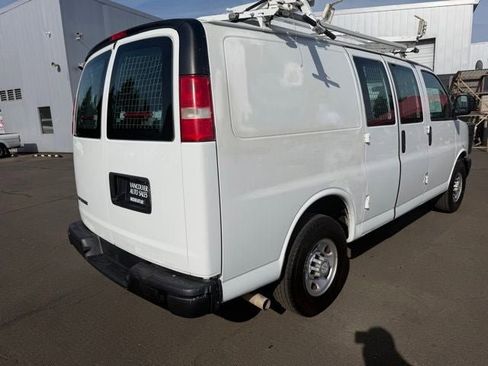 Used 2018 Chevrolet Express 2500 w/ Driver Convenience Package RWD image 4