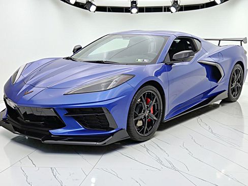 Used 2021 Chevrolet Corvette Stingray Coupe w/ 1LT RWD image 2