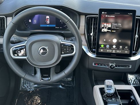 Certified 2026 Volvo XC90 B6 Plus w/ Protection Package Premier AWD/4WD image 17
