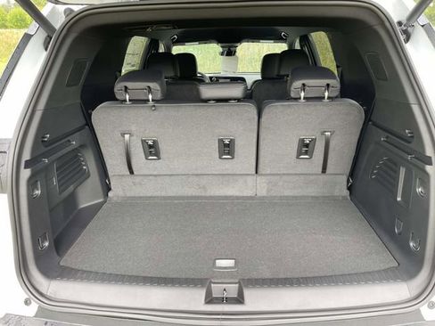 New 2026 Chevrolet Traverse LT w/ Driver Confidence Package AWD/4WD image 11