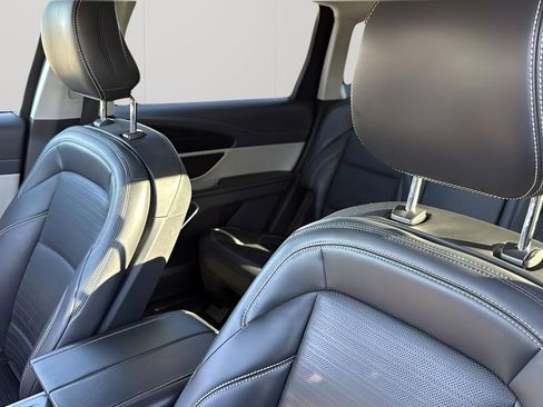 Used 2024 Lincoln Nautilus Reserve image 10