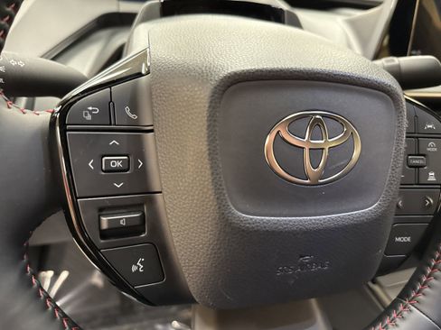 Used 2025 Toyota Prius Plug-In Hybrid image 31