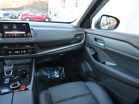 Used 2023 Nissan Rogue SV w/ SV Premium B Package image 15