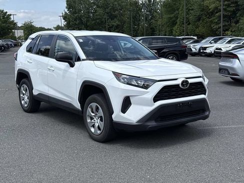 Used 2022 Toyota RAV4 LE FWD image 1