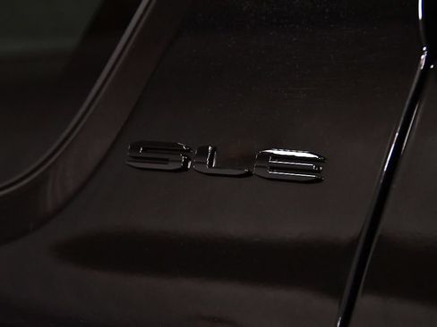 Used 2021 GMC Acadia SLE w/ Driver Convenience Package AWD/4WD image 29