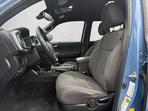 Used 2019 Toyota Tacoma TRD Off-Road image 10