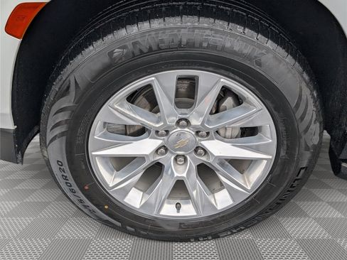 Used 2024 Chevrolet Suburban Premier RWD image 11