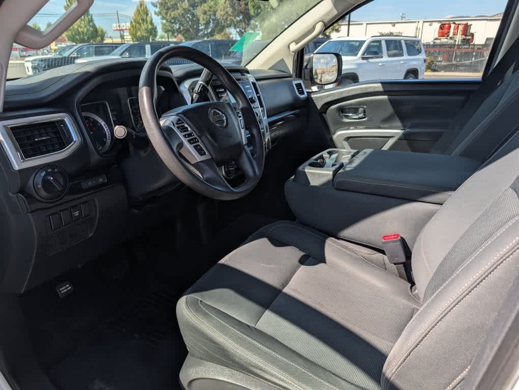 Used 2017 Nissan Titan SV AWD/4WD image 7