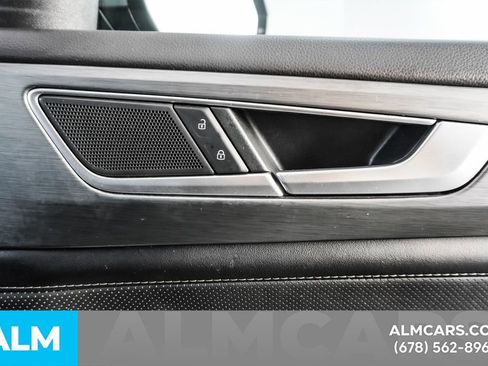 Used 2024 Volkswagen Atlas Cross Sport SE image 44