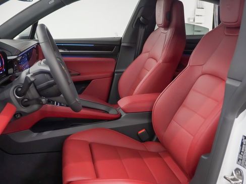 New 2025 Porsche Macan 4S Electric image 5