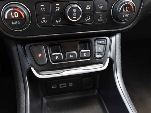 Used 2021 GMC Terrain SLE w/ Driver Convenience Package FWD image 19