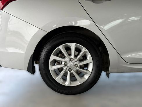 Used 2021 Hyundai Accent SEL image 12