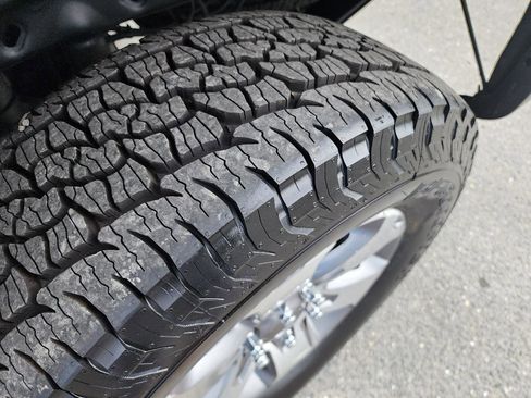 Used 2014 Ford F150 FX4 w/ Equipment Group 402A Luxury AWD/4WD image 40